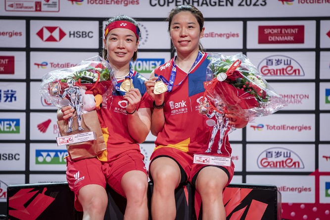 Chen/Jia of China win record 4th badminton worlds women's doubles title