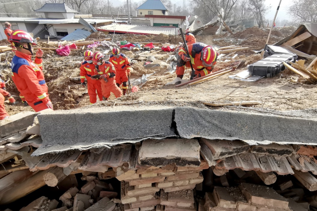 3000 Rescuers Arrive In Gansu After Devastating Earthquake - Chinadaily ...