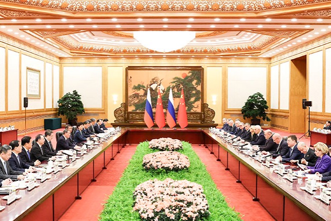每日一词|中俄总理定期会晤 the regular meeting between Chinese and Russian heads of government