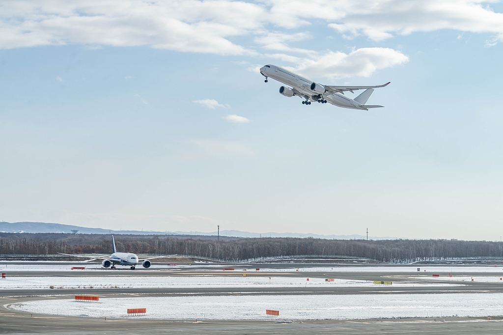 Korean Air plane clips Cathay Pacific flight at Hokkaido airport of