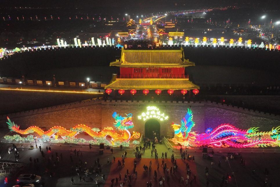 Lanterns light up Spring Festival across China