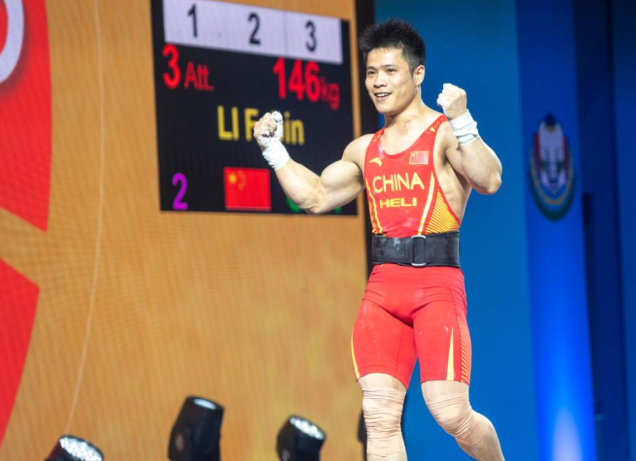 China's Li wins two golds at IWF World Cup