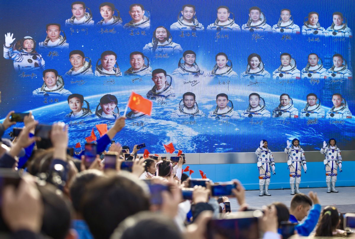 See Off Ceremony Held For Taikonauts Of Shenzhou Xviii Mission