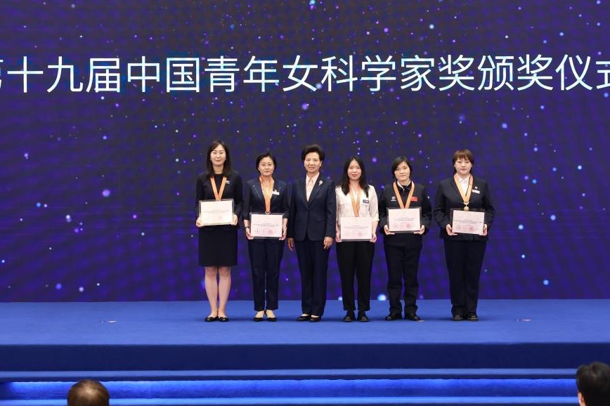 Female scientists in China recognized with awards