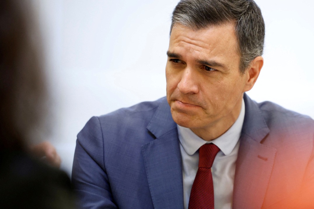 Spanish Prime Minister Pedro Sanchez Decides to Stay in Office Amid Corruption Investigation