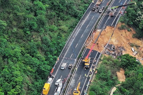 Highway Collapse in China\'s Guangdong Province Leaves 36 Dead