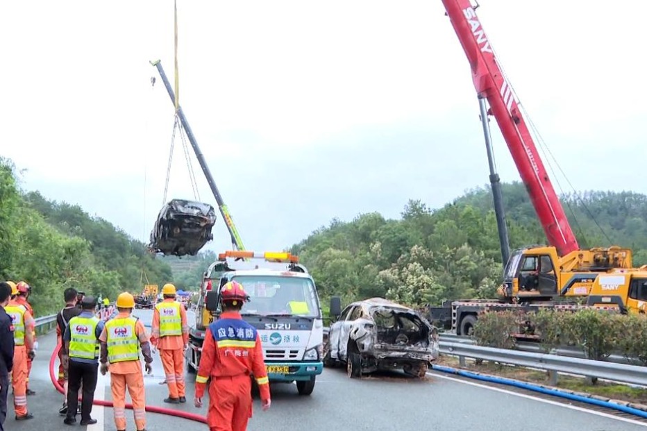 Highway Collapse in China\'s Guangdong Province Leaves 36 Dead