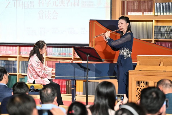 Audience enlightened by the fusion of Bach’s music and science