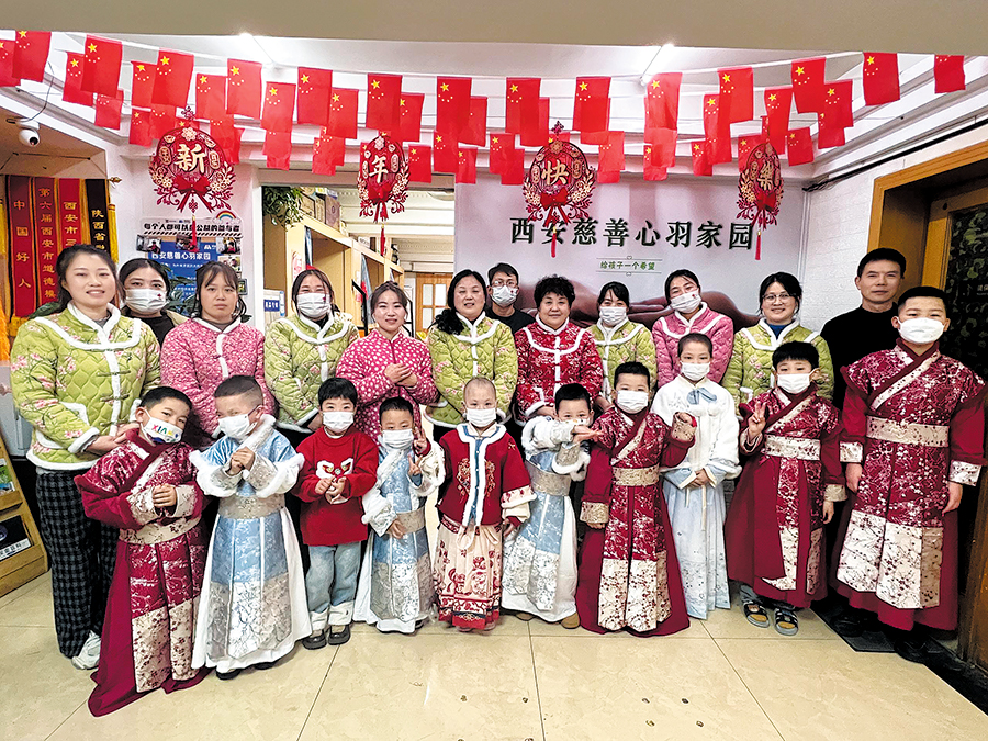 'Momma Chang' Provides Free Home to Families with Sick Kids in Xi'an