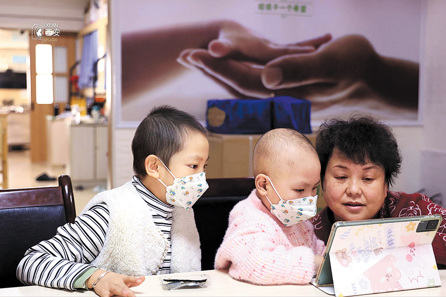 'Momma Chang' Provides Free Home to Families with Sick Kids in Xi'an
