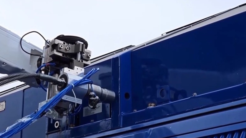 Innovative Hydrogen Refueling Robot Revolutionizes Heavy-Haul Trains