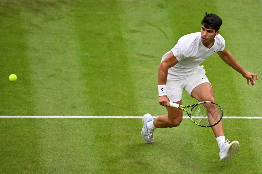 Defending champion Alcaraz cruises into third round at Wimbledon