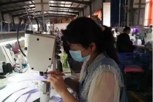 Mailing: The rising town of shoemaking in Central China