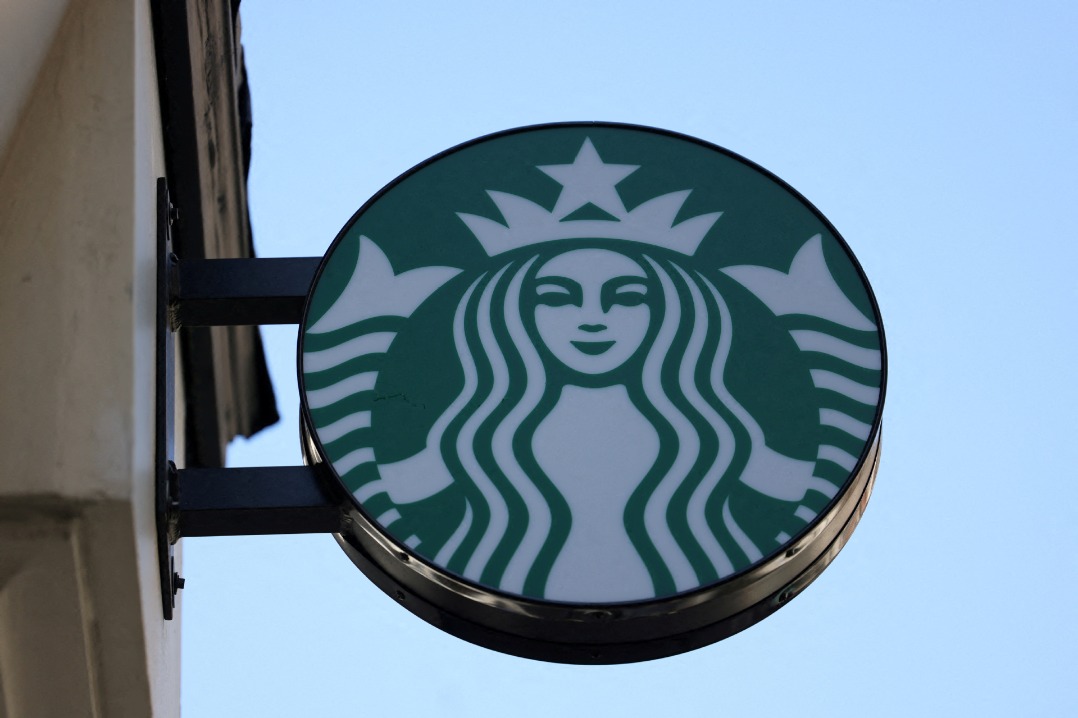 Starbucks ousts CEO as market growth slumps