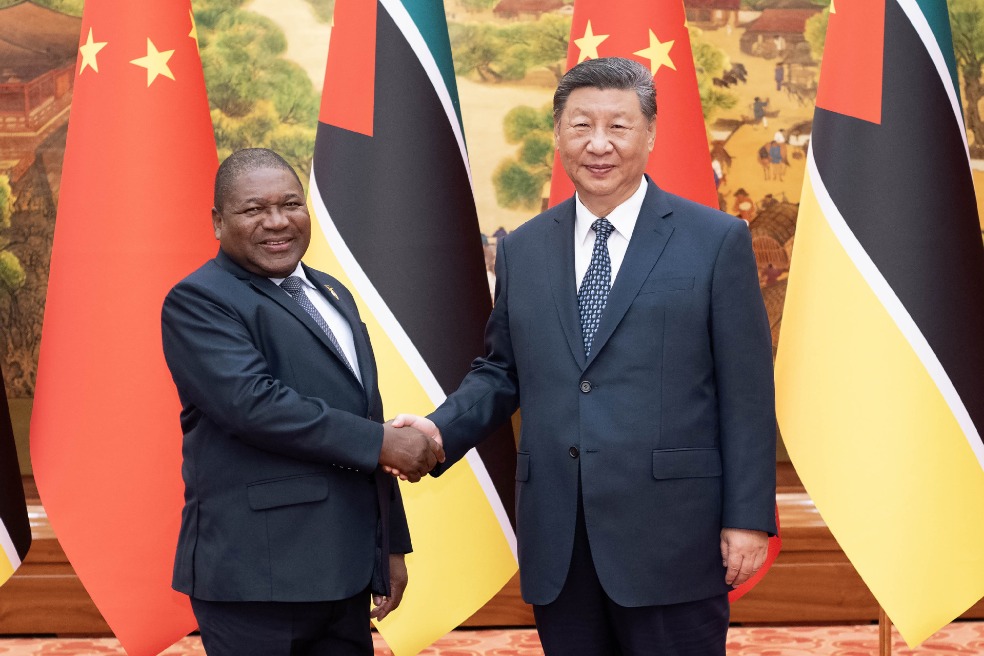 Xi meets Mozambican president