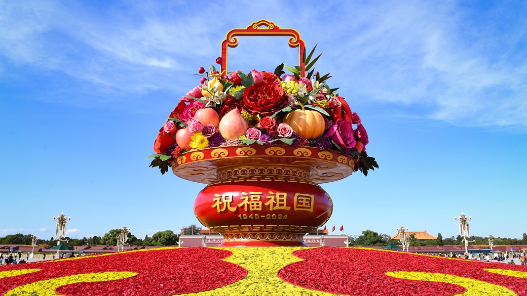 Floral displays adorn Beijing for National Day holiday