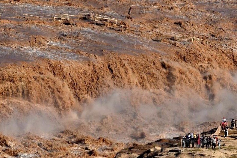 Recent rains contribute to stunning views at Hukou Waterfall