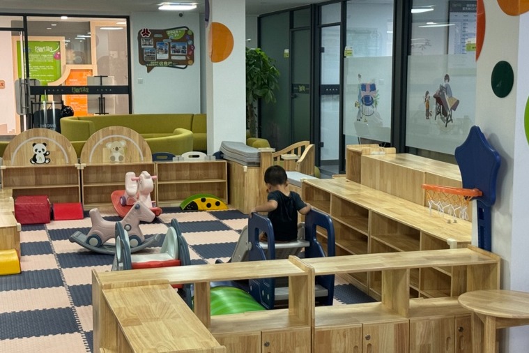 Shanghai Parents Seek Extended Hours for Government-Run Child Care Facilities