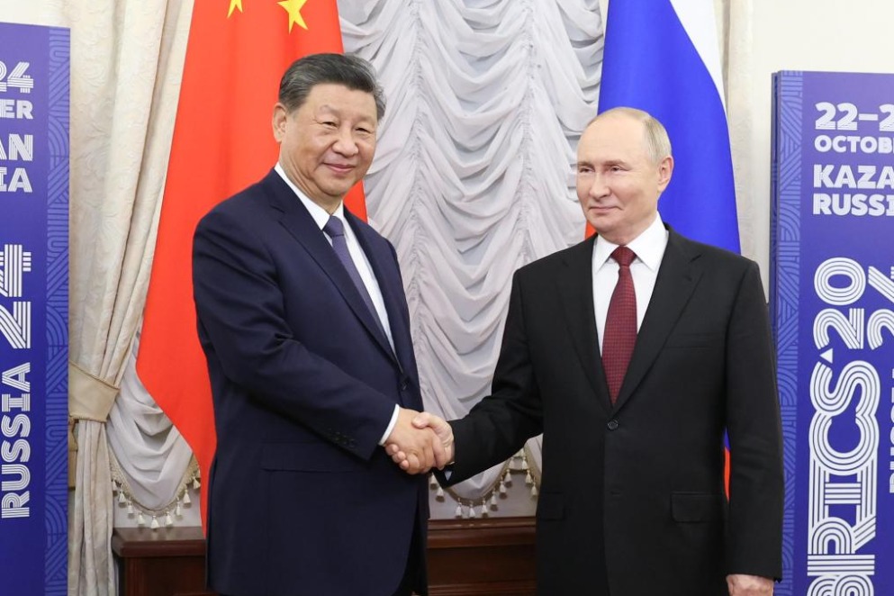 Tea Bridges the Divide: Xi Jinping and Putin Discuss the Enduring Bond Between China and Russia