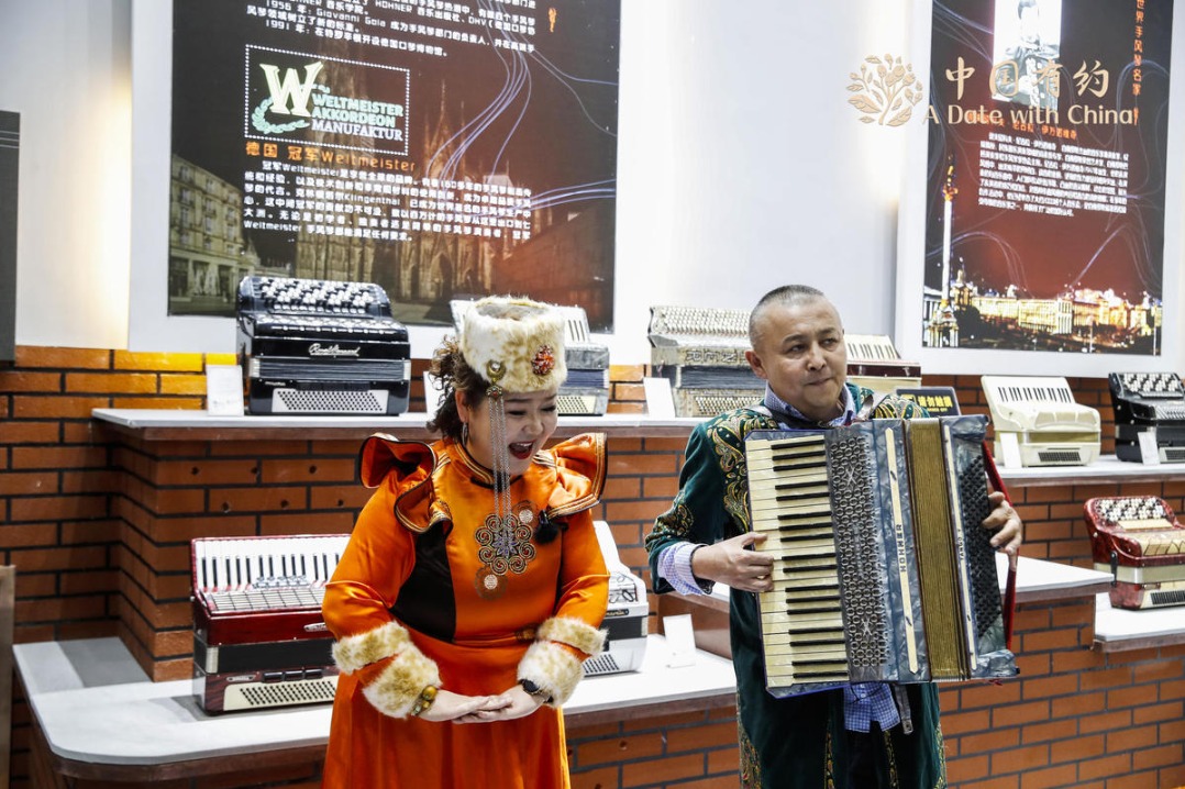 A Symphony of Cultures: Accordion Culture Extends Its Reach to Tacheng