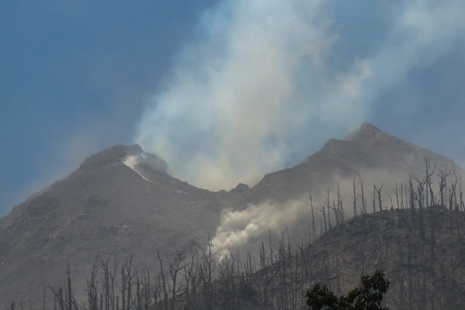 10 killed as volcano Lewotobi erupts in central Indonesia