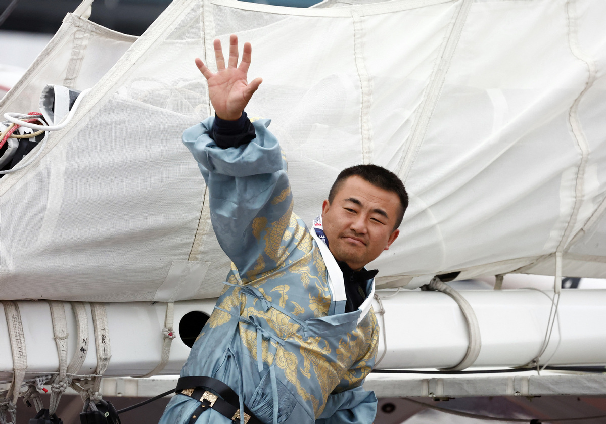 Chinese skipper Xu Jingkun makes historic debut in Vendee Globe