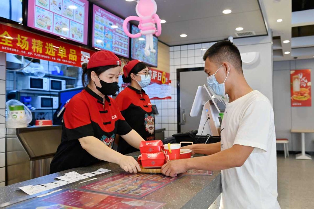 China's catering sector posts revenue growth in Jan-Oct period