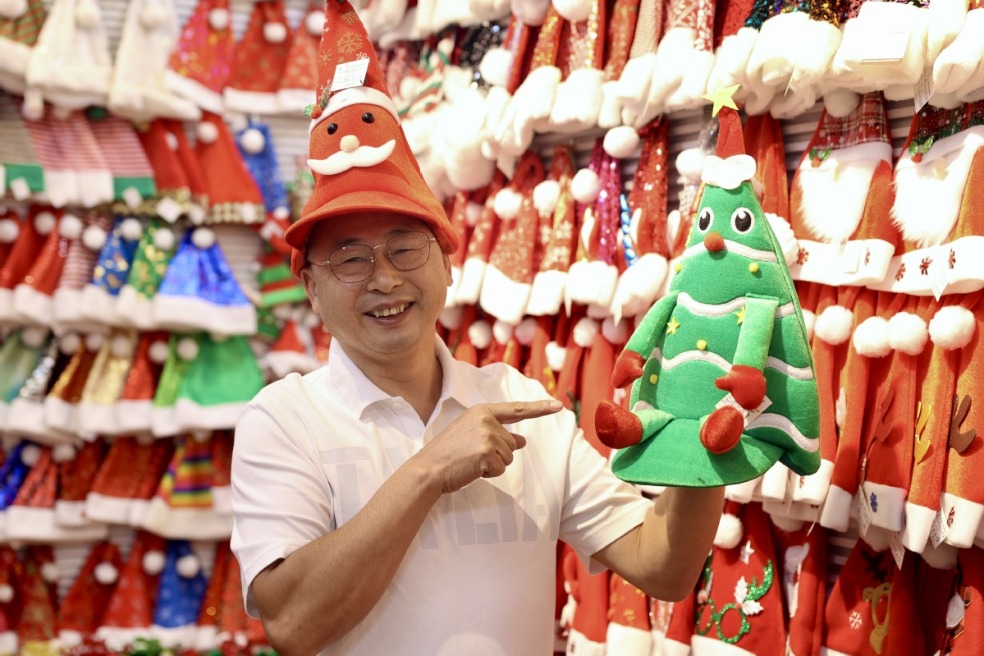 Evolving purchase of Yiwu's Xmas merchandise