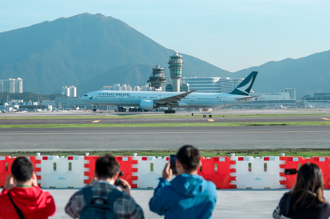 Hong Kong's three-runway system goes into operation