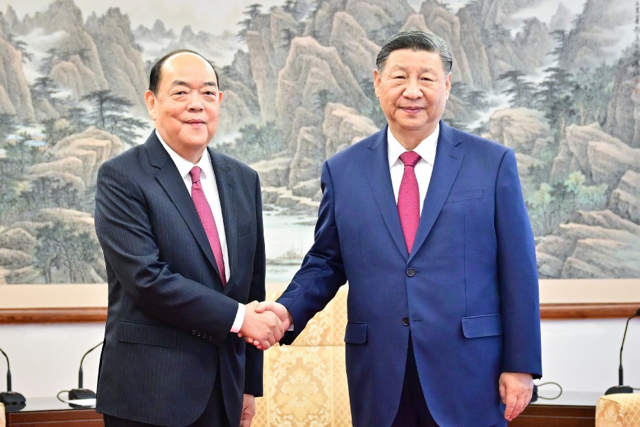 Xi acknowledges work of outgoing Macao SAR chief executive