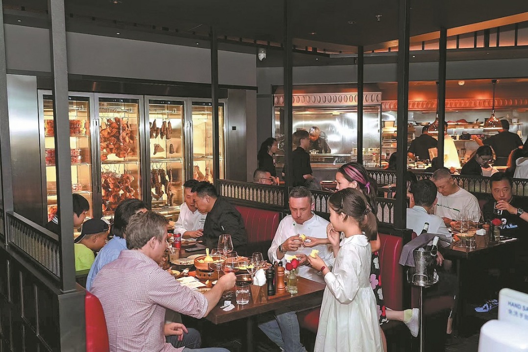 Intimate, busy bistros bite into nation's restaurant industry