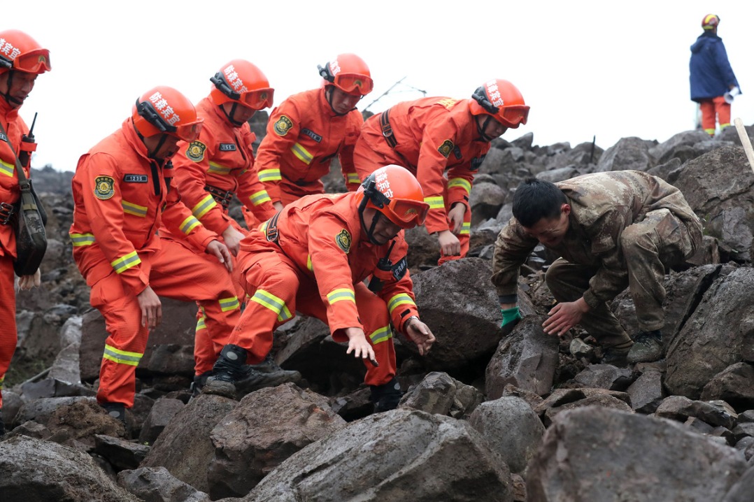 All-out rescue efforts underway after Sichuan landslide