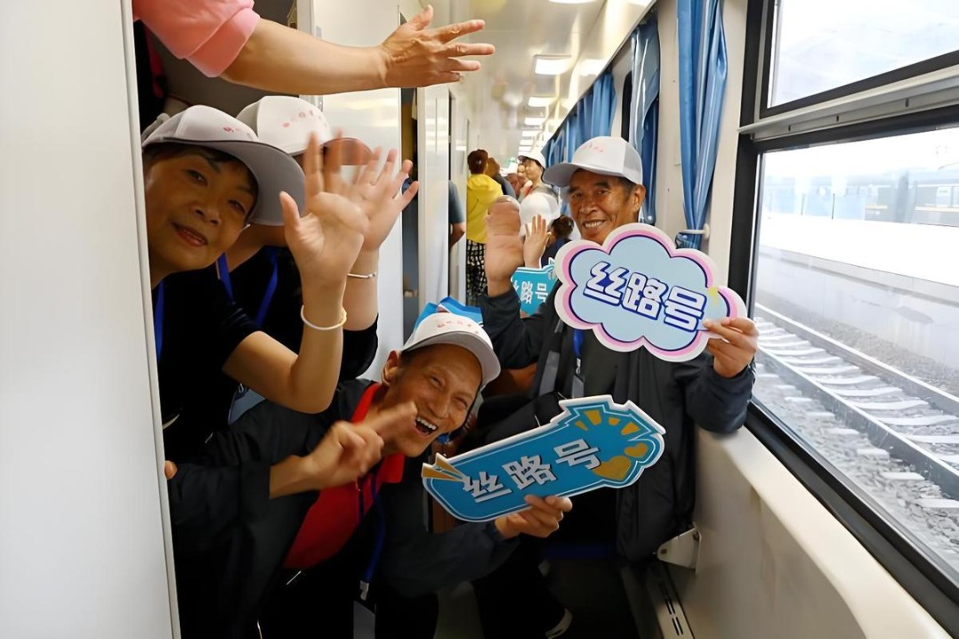 每日一词 | 银发旅游列车 senior-friendly tourism train