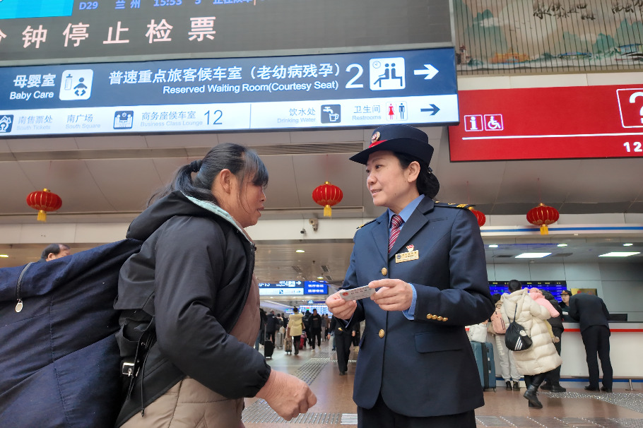 Stationmaster's last rush: A career spanning China's railway growth and innovation