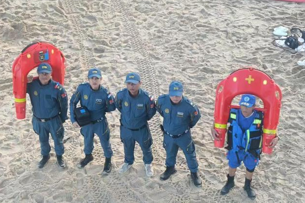 Robots enhance water rescue efforts in China's coastal regions