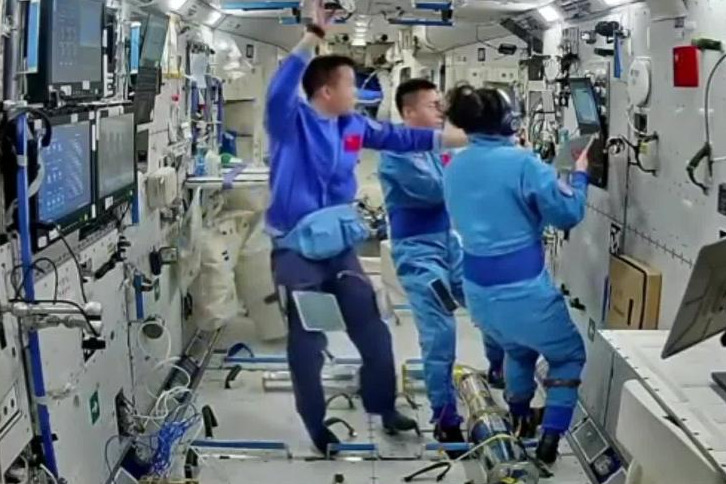 Shenzhou XIX Crew Tests Pipeline Inspection Robot on Space Station: A Groundbreaking Achievement in Space Robotics