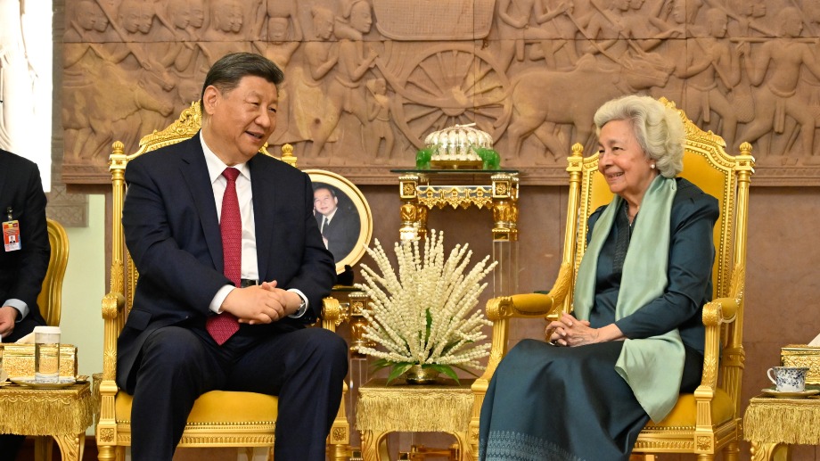 Xi meets Cambodian Queen Mother