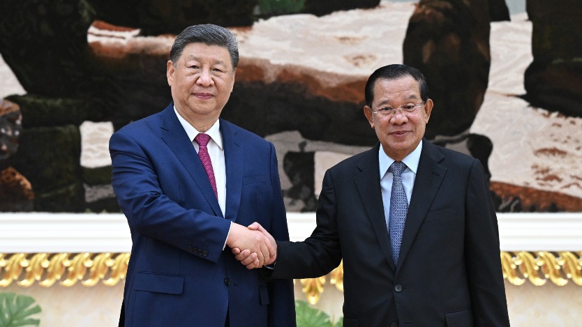 Xi meets Cambodian Senate President Hun Sen