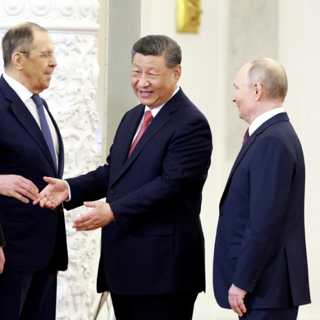 Xi attends welcome ceremony held by Putin