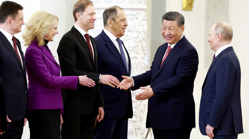Xi attends welcome ceremony held by Putin