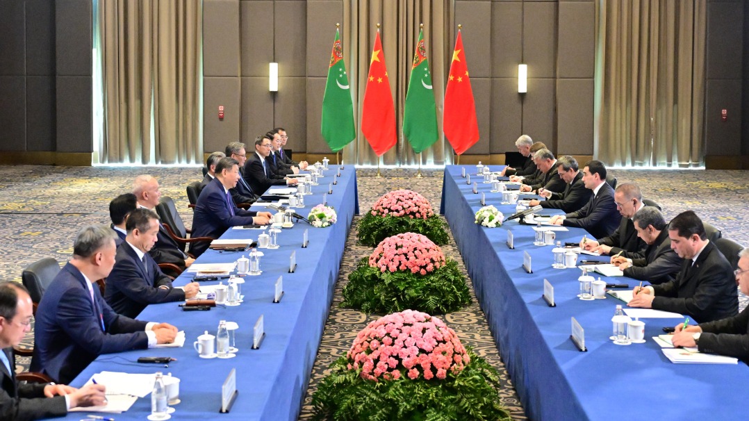 Xi meets Turkmen President Serdar Berdimuhamedov