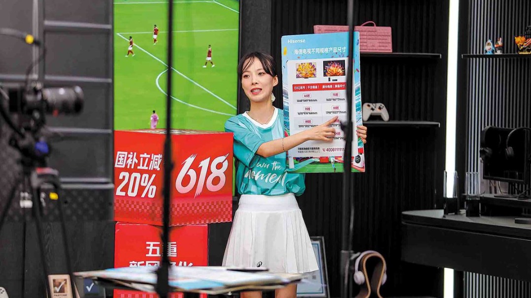 Shopping gala boosts market vitality