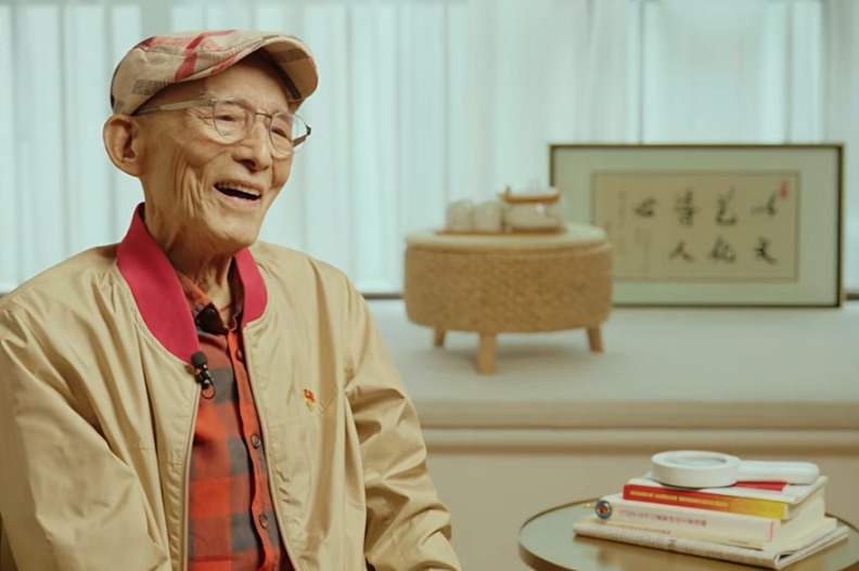 Xi sends regards to renowned actor who joins CPC at 92
