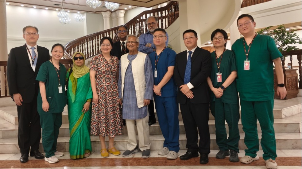 Yunus thanks the Chinese medical team