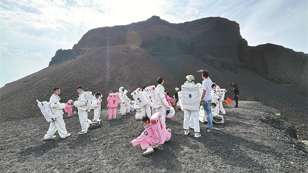 http://img2.chinadaily.com.cn/images/202507/31/688ad1e2a310c26f689476a2.jpeg