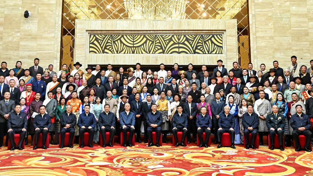 Xi urges concerted efforts for modernization when meeting representatives from across Xizang