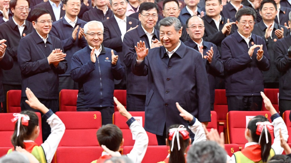 Xi attends gala marking 70th founding anniversary of Xinjiang Uygur autonomous region