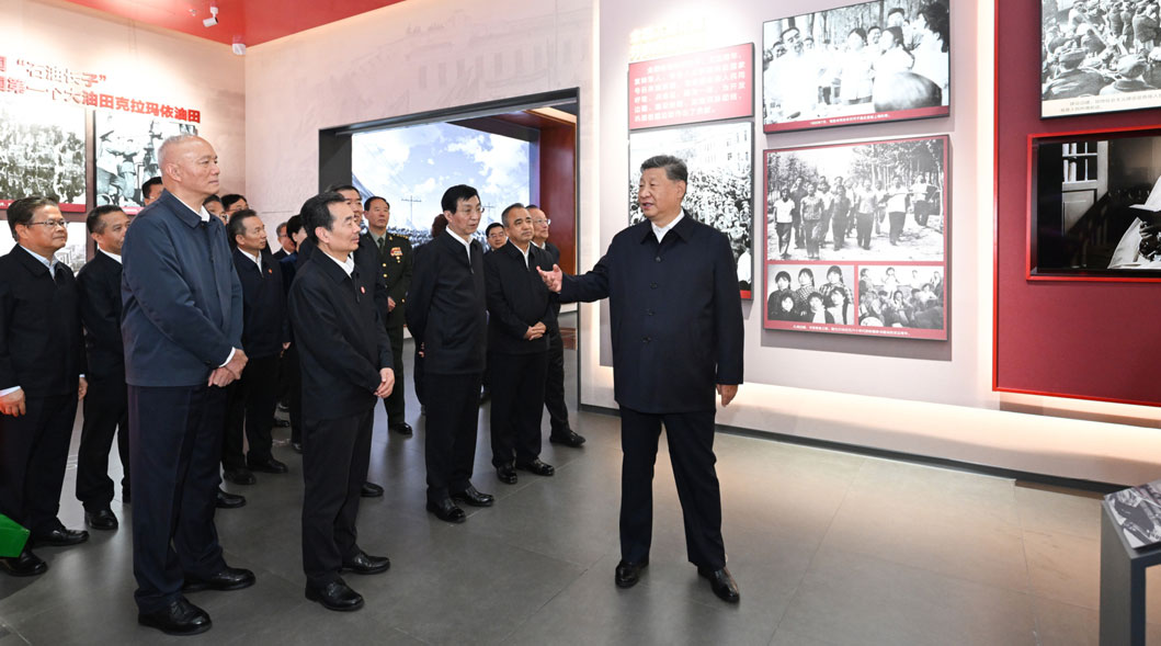 Xi visits exhibition marking 70th founding anniversary of Xinjiang Uygur autonomous region