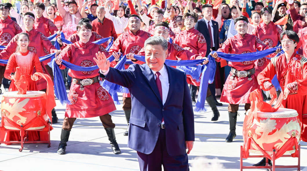 Xi leaves for Beijing after attending celebrations for Xinjiang Uygur autonomous region's 70th founding anniversary