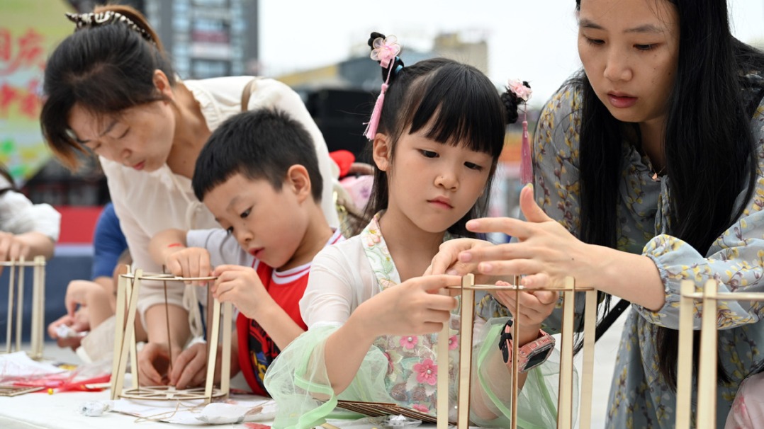 http://img2.chinadaily.com.cn/images/202510/06/68e3c6b1a310f735017e65bb.jpeg